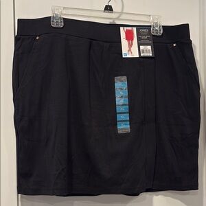 Jones New York Elegant Black Skort